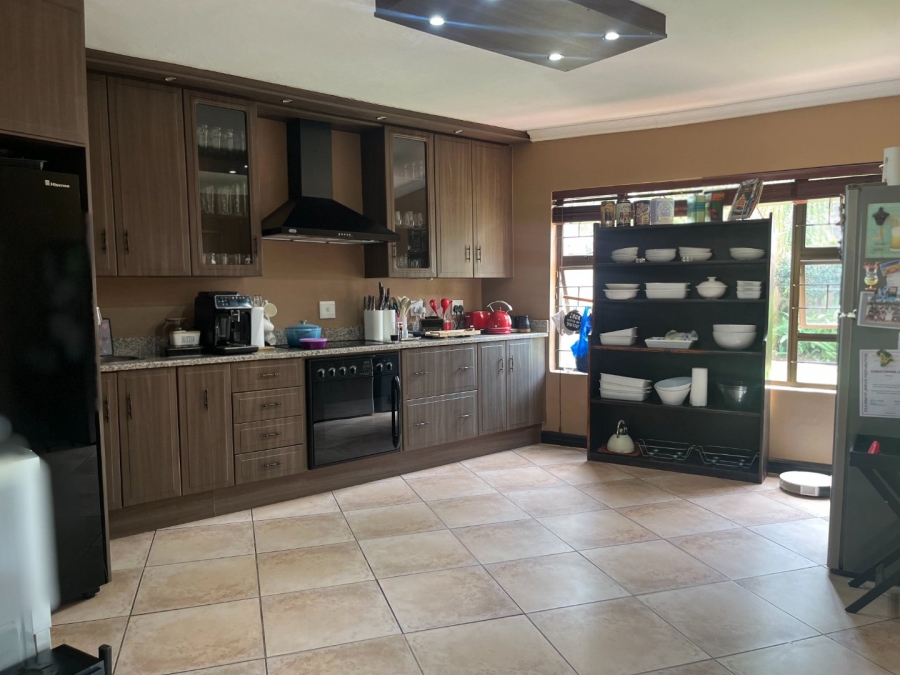 To Let 4 Bedroom Property for Rent in Melodie North West